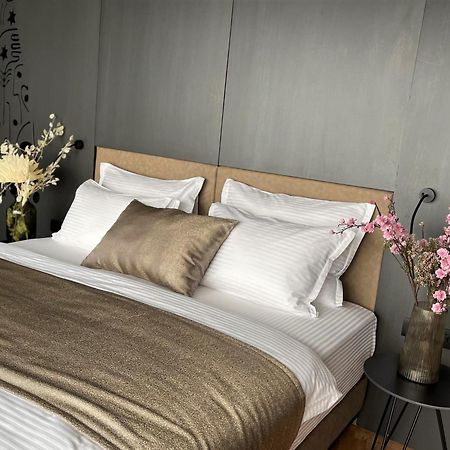 Arka Art Hotel Kashar Екстер'єр фото A bed with bed linen