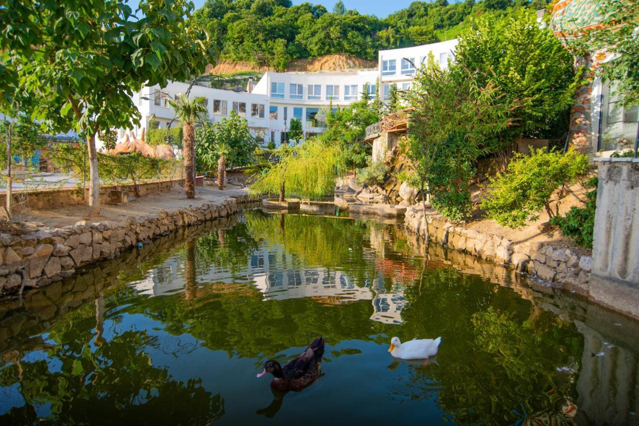 Arka Art Hotel Kashar Екстер'єр фото The duck pond