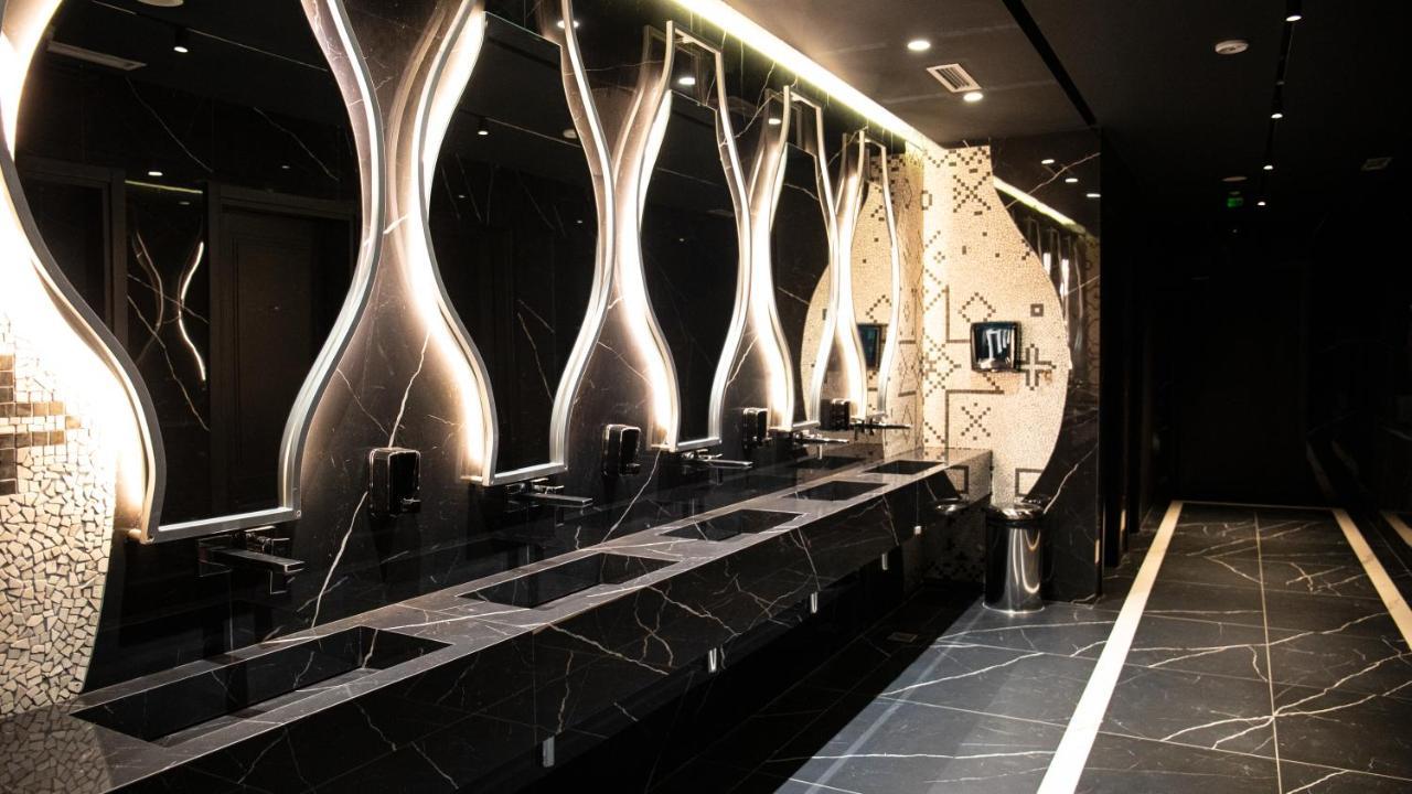 Arka Art Hotel Kashar Екстер'єр фото The interior of the restroom at the 2012 Olympics