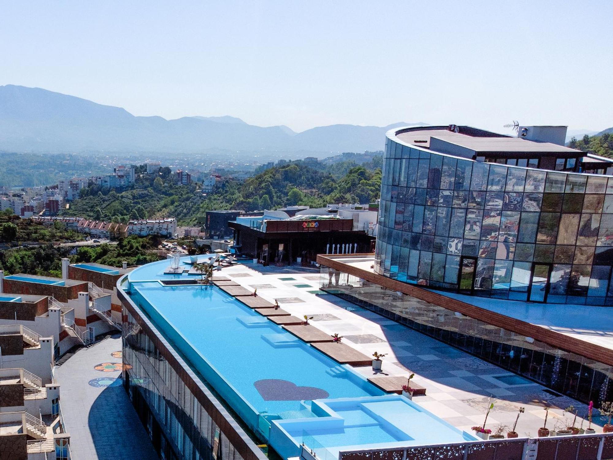 Arka Art Hotel Kashar Екстер'єр фото The University of Novi Sad